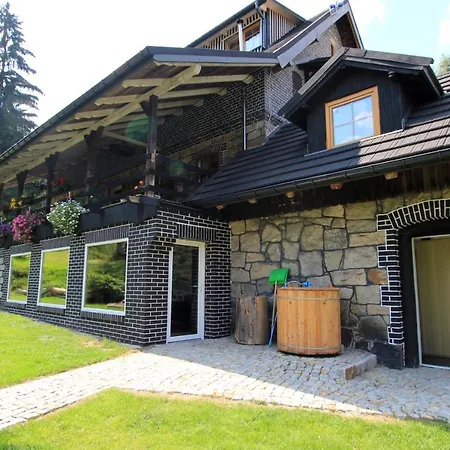 Дом отдыха Borszowka By The Creek Exclusive, With Access To A Pool, Sauna, And Hot Tub Шклярска-Поремба